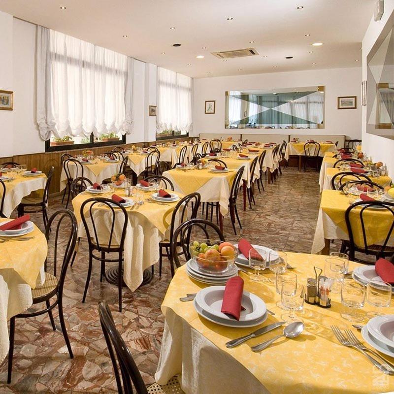 Hotel Granada Cattolica Exterior photo