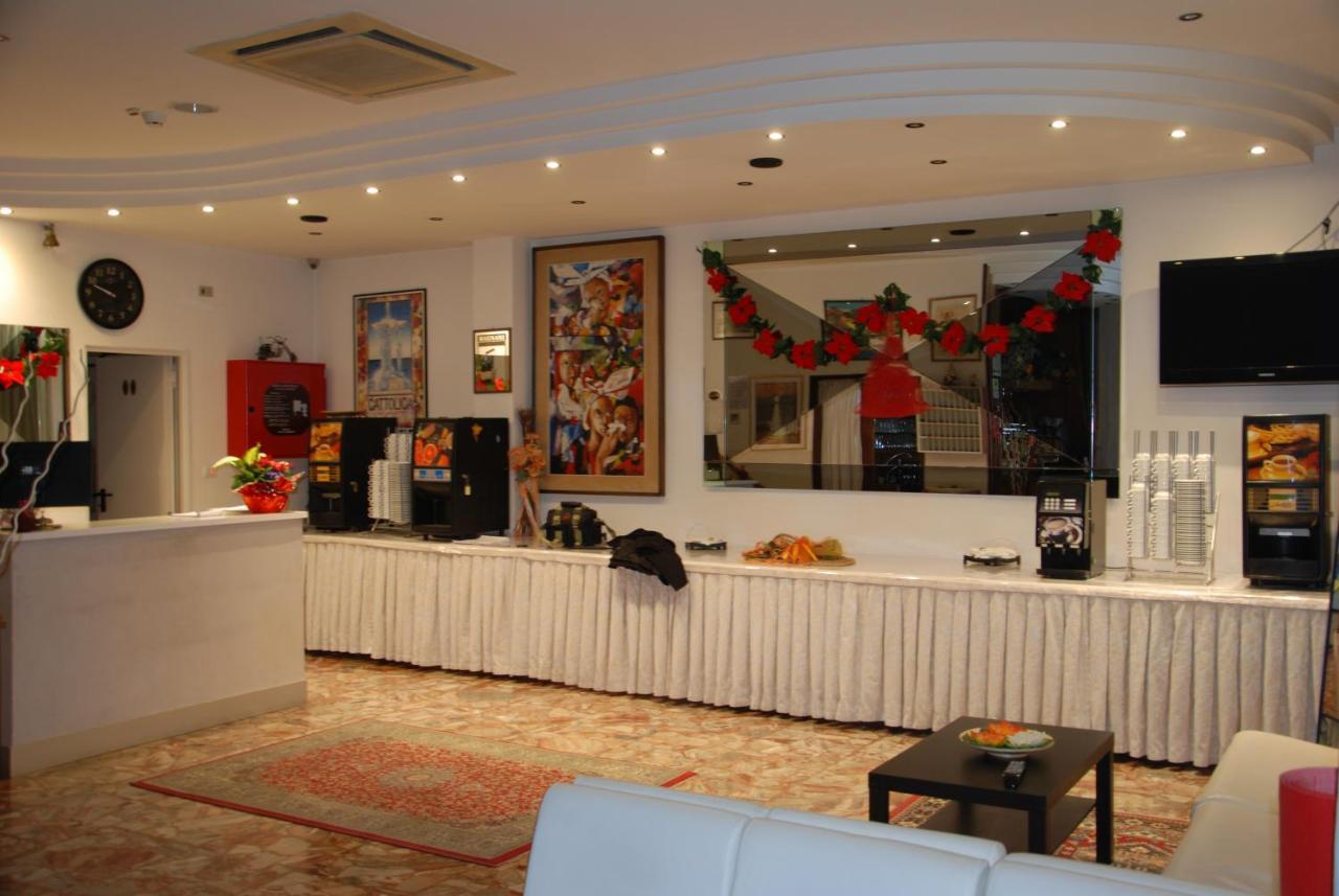 Hotel Granada Cattolica Exterior photo